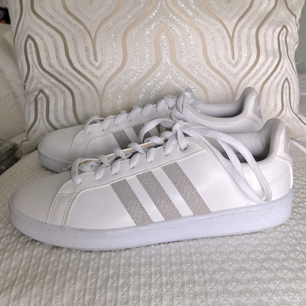 👟 ADIDAS Cloudfoam Advantage Sneaker, size 9  Ortholite Float